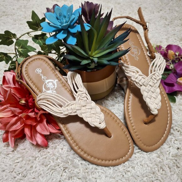 Sole Mates Brand, Flat Shoes Sandals Thongs. Tan Off-White Macramé. Size M 7/8 - Picture 12 of 12